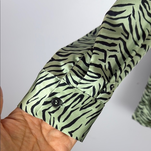 Zara Green and White Zebra Print 3/4 Sleeve Oversized Top Size Medium - Picture 5 of 10